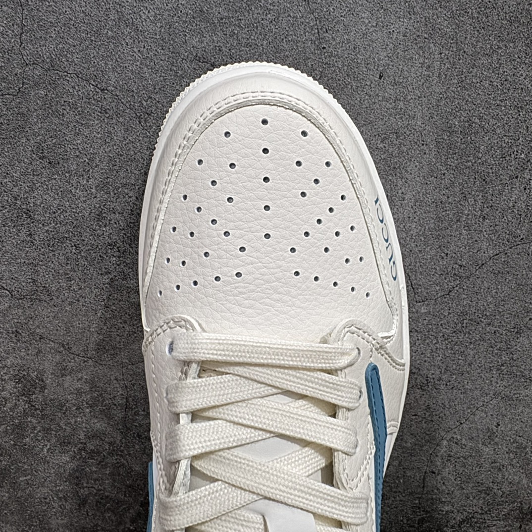 图片[5]-【定制版】Travis Scott x Fragment Design x Air Jordan 1 Low OG SP AJ1 乔1 古驰联名-白青玉 低帮文化休闲板鞋rn多方联名合作融合了Travis Scott 独特的音乐风格，藤原浩个性的设计风格以及Jordan品牌的经典元素 使其成为一双具有独特身份和价值的鞋子 清新而立体的外观加上联名标识更突出了其独特身份 这种配色方案显示出活力和时尚感 在视觉上引人注目  鞋身的质感和细腻的细节处理使其显得高端而格调十足  这款“倒钩”联名是设计与创意完美结合  融合多方的个性风格是一款备受瞩目的潮流鞋款r 货号： LJ5188-022 尺码：36 36.5 37.5 38 38.5 39 40 40.5 41 42 42.5 43 44 44.5 45  编码：HXS320340-鞋库