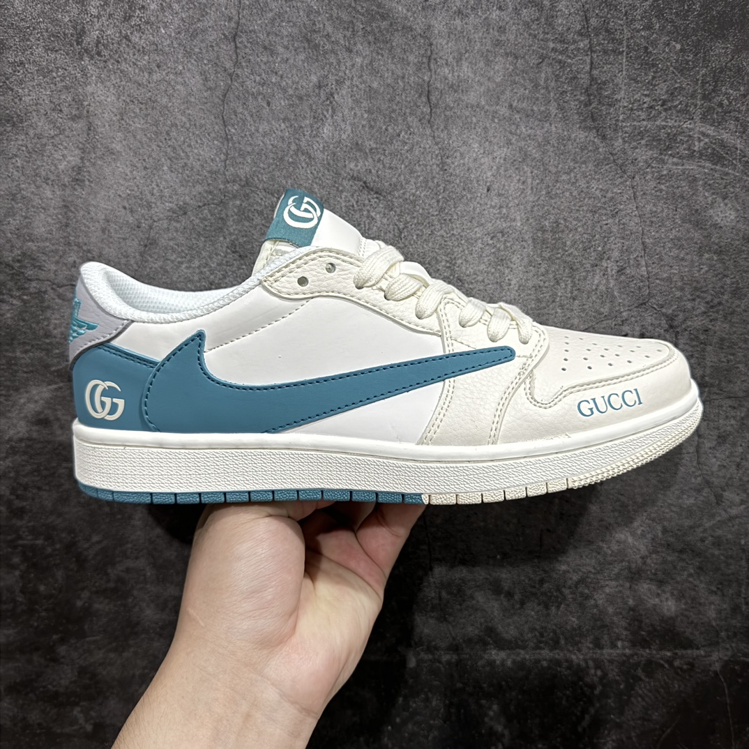 【定制版】Travis Scott x Fragment Design x Air Jordan 1 Low OG SP AJ1 乔1 古驰联名-白青玉 低帮文化休闲板鞋rn多方联名合作融合了Travis Scott 独特的音乐风格，藤原浩个性的设计风格以及Jordan品牌的经典元素 使其成为一双具有独特身份和价值的鞋子 清新而立体的外观加上联名标识更突出了其独特身份 这种配色方案显示出活力和时尚感 在视觉上引人注目  鞋身的质感和细腻的细节处理使其显得高端而格调十足  这款“倒钩”联名是设计与创意完美结合  融合多方的个性风格是一款备受瞩目的潮流鞋款r 货号： LJ5188-022 尺码：36 36.5 37.5 38 38.5 39 40 40.5 41 42 42.5 43 44 44.5 45  编码：HXS320340-鞋库