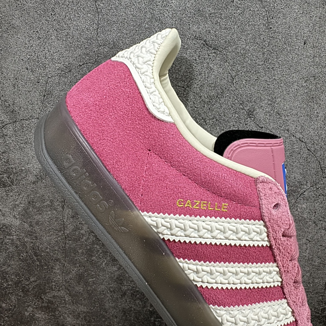 图片[7]-【纯原LW版】Adidas Originals Gazelle Indoor  防滑低帮T头德训鞋 GZ复古系列 白粉红 草莓熊 IF1809n纯原大厂LW工厂出货💪🏻n正确猪八材料 毛绒感质感都特别强 非普通版本n市场顶级版本完美还原zp细节，注意区别市场任何版本，完全不是一路货色‼️n全鞋原材料打造，无任何色差，正确鞋型，后跟港宝材料定型，正确微透生胶大底，反口内里头层细腻小牛皮，纸板中底 鞋垫背胶，侧面正确烫金压印字母，所有细节完美还原‼️ 尺码：35.5 36 36.5 37 38 38.5 39 40 40.5 41 42 42.5 43 44 44.5 45  编码：X10230250-鞋库