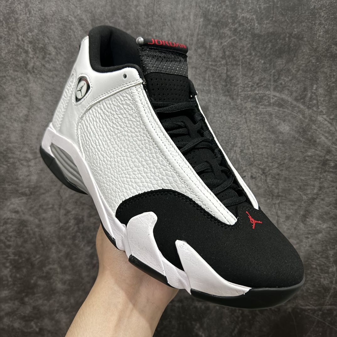 图片[3]-【莞产纯原】Air Jordan AJ14 “Black Toe” 2024版本 黑白熊猫！nn外贸特供批次 原楦原档案数据开模打造 原厂中底拉帮钢印 原盒原配 以法拉利 550 Maranello 为设计灵感 类似跑车的全新流线鞋型 鞋头的麂皮与鞋身的荔枝皮相结合 最具代表性的黑红配色 中底内侧开创性的透气孔设计 看起来与跑车的进气口如出一辙 盾牌造型更能让人们直接想到法拉利的 LogoSIZE：40.5 41 42 42.5 43 44 44.5 45 46 47.5 货号：487471-160 编码：ZGM480520-鞋库