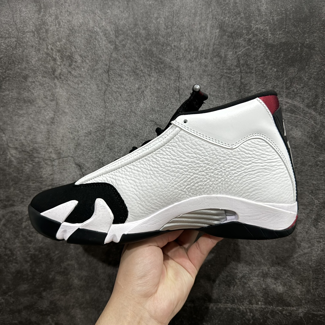 图片[2]-【莞产纯原】Air Jordan AJ14 “Black Toe” 2024版本 黑白熊猫！nn外贸特供批次 原楦原档案数据开模打造 原厂中底拉帮钢印 原盒原配 以法拉利 550 Maranello 为设计灵感 类似跑车的全新流线鞋型 鞋头的麂皮与鞋身的荔枝皮相结合 最具代表性的黑红配色 中底内侧开创性的透气孔设计 看起来与跑车的进气口如出一辙 盾牌造型更能让人们直接想到法拉利的 LogoSIZE：40.5 41 42 42.5 43 44 44.5 45 46 47.5 货号：487471-160 编码：ZGM480520-鞋库