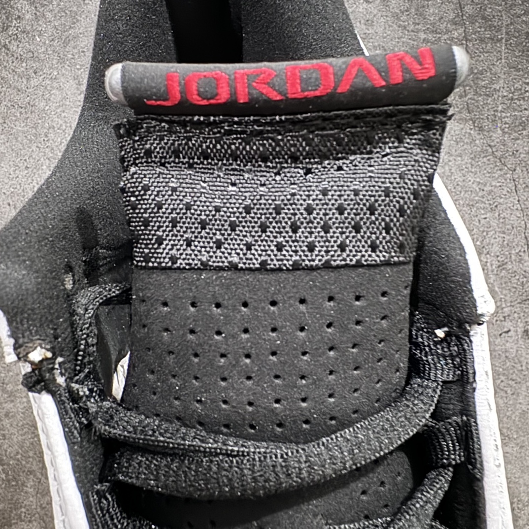 图片[5]-【莞产纯原】Air Jordan AJ14 “Black Toe” 2024版本 黑白熊猫！nn外贸特供批次 原楦原档案数据开模打造 原厂中底拉帮钢印 原盒原配 以法拉利 550 Maranello 为设计灵感 类似跑车的全新流线鞋型 鞋头的麂皮与鞋身的荔枝皮相结合 最具代表性的黑红配色 中底内侧开创性的透气孔设计 看起来与跑车的进气口如出一辙 盾牌造型更能让人们直接想到法拉利的 LogoSIZE：40.5 41 42 42.5 43 44 44.5 45 46 47.5 货号：487471-160 编码：ZGM480520-鞋库