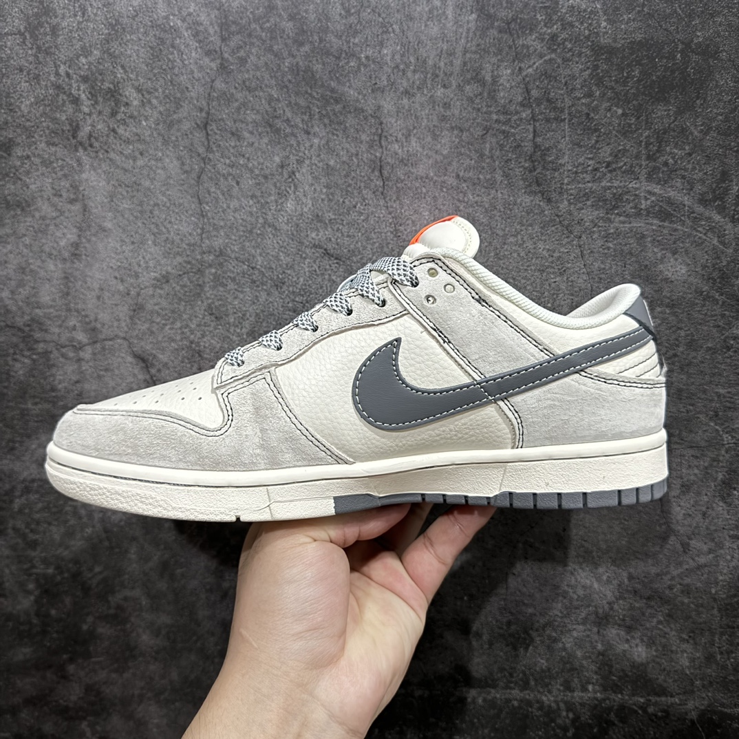 图片[2]-【定制版】Stussy x Nike Dunk Low 贴布n此款主张打破传统的工业化流水线设计限制，以Made by ideas的超级创意为理念，集结众多潮流设计师，结合时下最ing潮流风尚，为潮流爱好者打造彰品自我的专属潮品。同时尊重每个年轻人对于潮流的理解与选择，主张“让每个年轻人塑造自己的潮流”。 货号：MM1089-024 Size：36 36.5 37.5 38 38.5 39 40 40.5 41 42 42.5 43 44 44.5 45 编码：HXS320340-鞋库