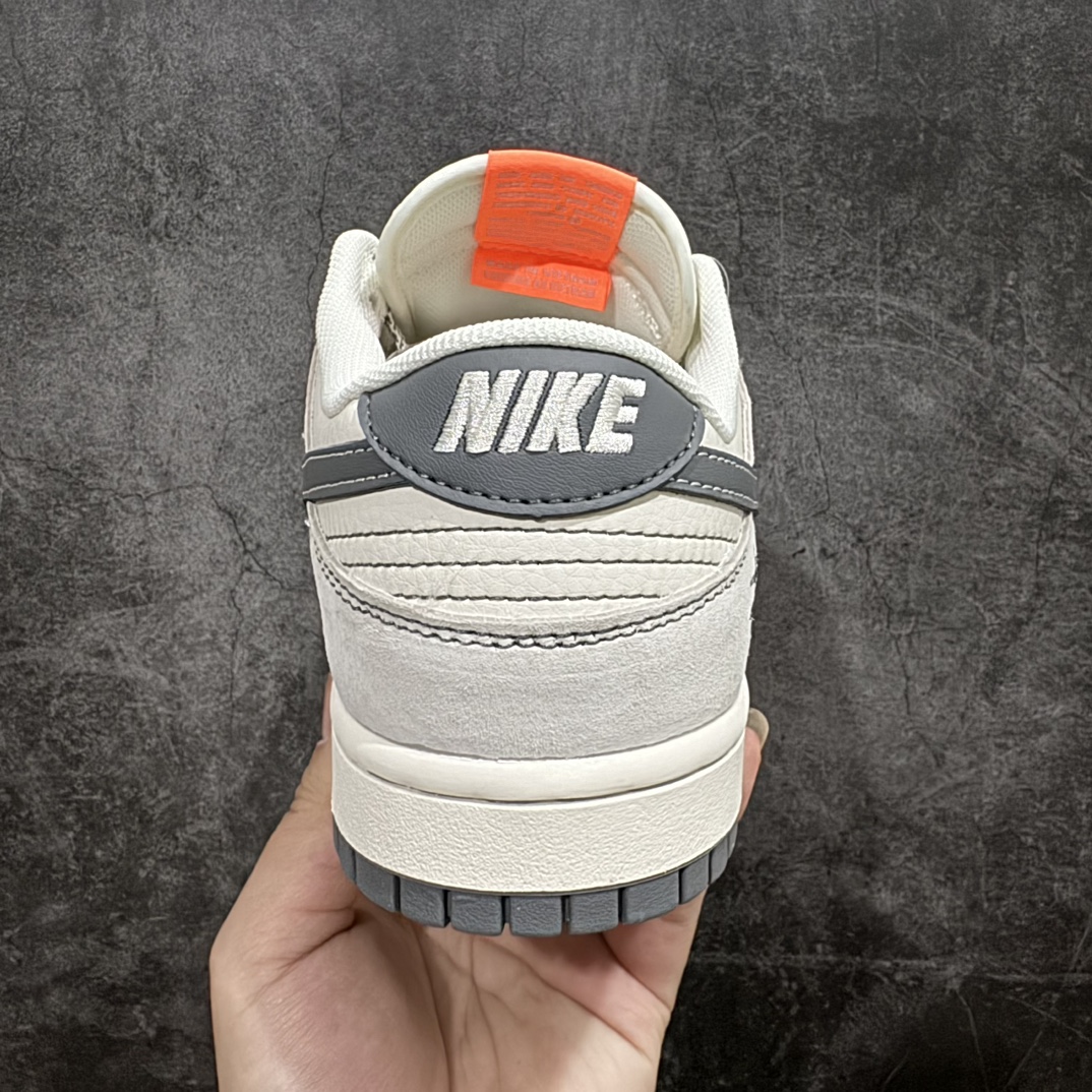 图片[4]-【定制版】Stussy x Nike Dunk Low 贴布n此款主张打破传统的工业化流水线设计限制，以Made by ideas的超级创意为理念，集结众多潮流设计师，结合时下最ing潮流风尚，为潮流爱好者打造彰品自我的专属潮品。同时尊重每个年轻人对于潮流的理解与选择，主张“让每个年轻人塑造自己的潮流”。 货号：MM1089-024 Size：36 36.5 37.5 38 38.5 39 40 40.5 41 42 42.5 43 44 44.5 45 编码：HXS320340-鞋库