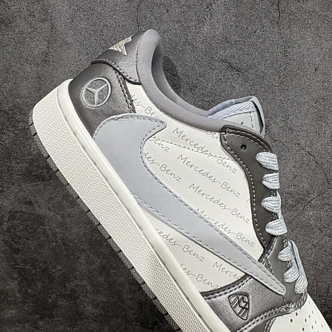 图片[7]-【定制版】Travis Scott x Fragment Design x Air Jordan 1 Low OG SP AJ1 乔1 迈巴赫联名 低帮文化休闲板鞋 #多方联名合作融合了Travis Scott 独特的音乐风格，藤原浩个性的设计风格以及Jordan品牌的经典元素 使其成为一双具有独特身份和价值的鞋子 清新而立体的外观加上联名标识更突出了其独特身份 这种配色方案显示出活力和时尚感 在视觉上引人注目 鞋身的质感和细腻的细节处理使其显得高端而格调十足 这款“倒钩”联名是设计与创意完美结合 融合多方的个性风格是一款备受瞩目的潮流鞋款 货号：AG3702-802    尺码：36-45（半） 编码：HXS320340-鞋库