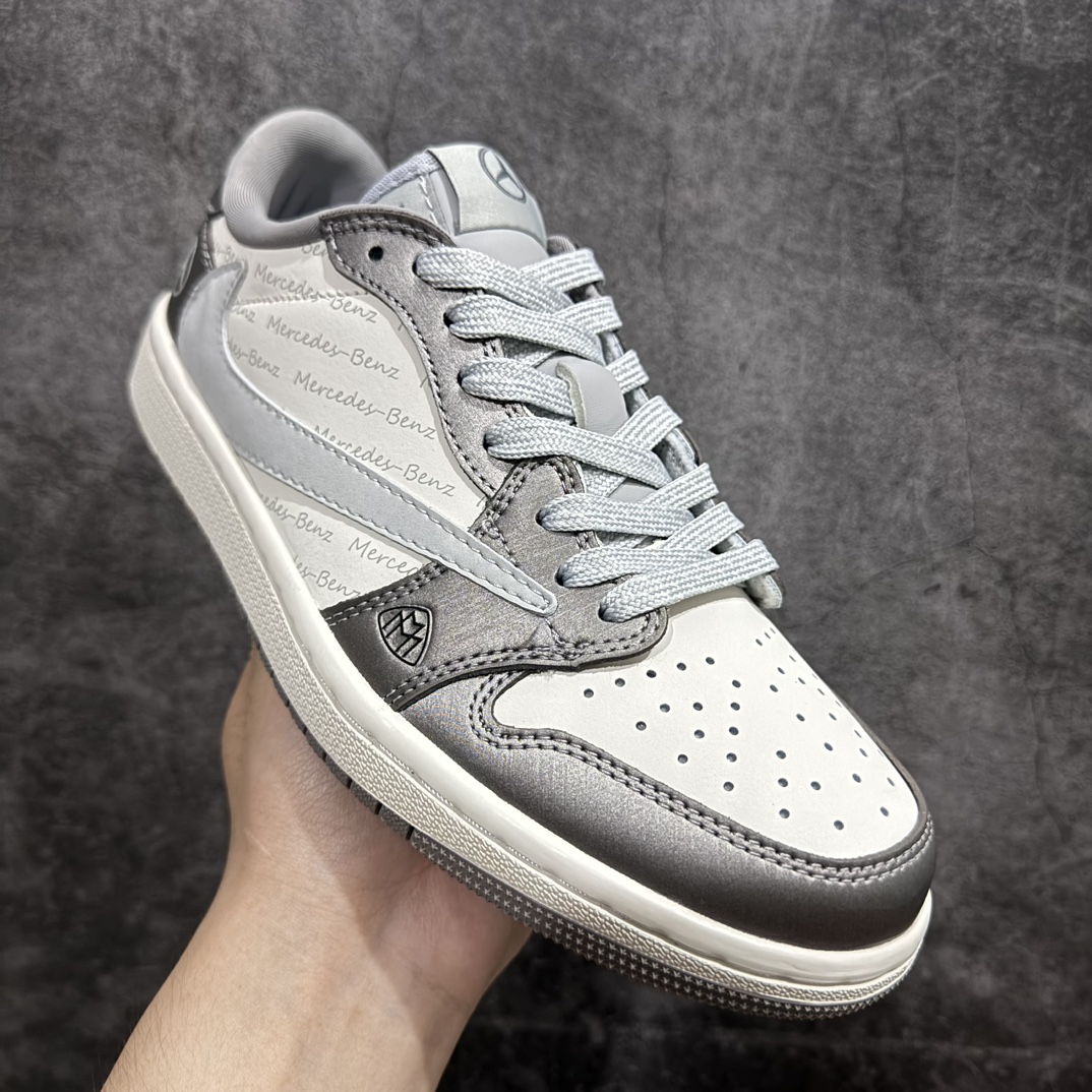 图片[3]-【定制版】Travis Scott x Fragment Design x Air Jordan 1 Low OG SP AJ1 乔1 迈巴赫联名 低帮文化休闲板鞋 #多方联名合作融合了Travis Scott 独特的音乐风格，藤原浩个性的设计风格以及Jordan品牌的经典元素 使其成为一双具有独特身份和价值的鞋子 清新而立体的外观加上联名标识更突出了其独特身份 这种配色方案显示出活力和时尚感 在视觉上引人注目 鞋身的质感和细腻的细节处理使其显得高端而格调十足 这款“倒钩”联名是设计与创意完美结合 融合多方的个性风格是一款备受瞩目的潮流鞋款 货号：AG3702-802    尺码：36-45（半） 编码：HXS320340-鞋库