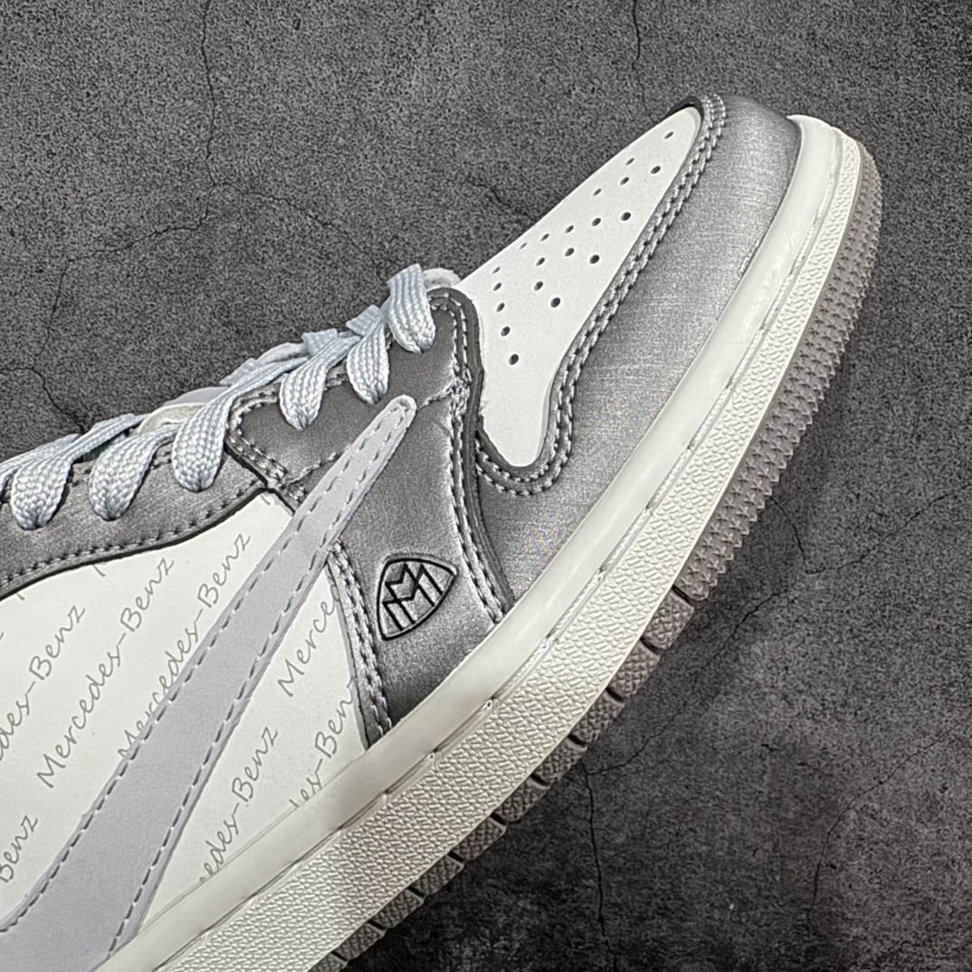 图片[6]-【定制版】Travis Scott x Fragment Design x Air Jordan 1 Low OG SP AJ1 乔1 迈巴赫联名 低帮文化休闲板鞋 #多方联名合作融合了Travis Scott 独特的音乐风格，藤原浩个性的设计风格以及Jordan品牌的经典元素 使其成为一双具有独特身份和价值的鞋子 清新而立体的外观加上联名标识更突出了其独特身份 这种配色方案显示出活力和时尚感 在视觉上引人注目 鞋身的质感和细腻的细节处理使其显得高端而格调十足 这款“倒钩”联名是设计与创意完美结合 融合多方的个性风格是一款备受瞩目的潮流鞋款 货号：AG3702-802    尺码：36-45（半） 编码：HXS320340-鞋库