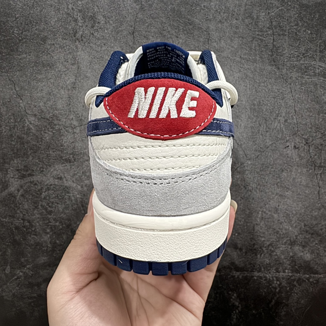 图片[4]-【定制版】Nike SB Dunk Low x Stussy 白蓝红绑带n纯原大厂出品 极力推荐n原装头层材料 独家版型蒸餾加工n帶來的是更好的视觉和脚感体验n大厂纯原品质出货 清洁度 电绣工艺皮料切割干净无任何毛边 细节完美 官方货号：SJ2068 308 尺码：36 36.5 37.5 38 38.5 39 40 40.5 41 42 42.5 43 44 44.5 45  编码：HXS340360-鞋库