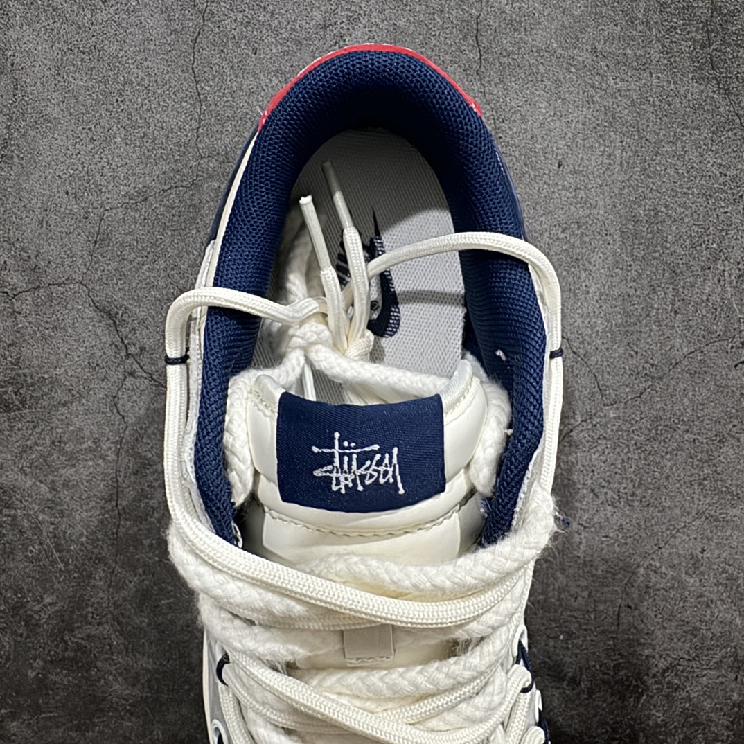 图片[8]-【定制版】Nike SB Dunk Low x Stussy 白蓝红绑带n纯原大厂出品 极力推荐n原装头层材料 独家版型蒸餾加工n帶來的是更好的视觉和脚感体验n大厂纯原品质出货 清洁度 电绣工艺皮料切割干净无任何毛边 细节完美 官方货号：SJ2068 308 尺码：36 36.5 37.5 38 38.5 39 40 40.5 41 42 42.5 43 44 44.5 45  编码：HXS340360-鞋库