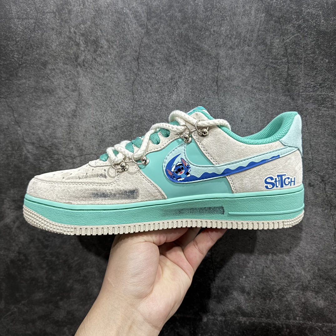 图片[2]-【公司级】Nike Air Force 1 Low 07 星际宝贝 史迪仔 灰绿绑带n原楦头原纸板 打造纯正低帮空军版型 专注外贸渠道 全掌内置蜂窝气垫原盒配件 原厂中底钢印、拉帮完美官方货号：DZ1328 222 Size：36 36.5 37.5 38 38.5 39 40 40.5 41 42 42.5 43 44 44.5 45 编码：HXS310320-鞋库