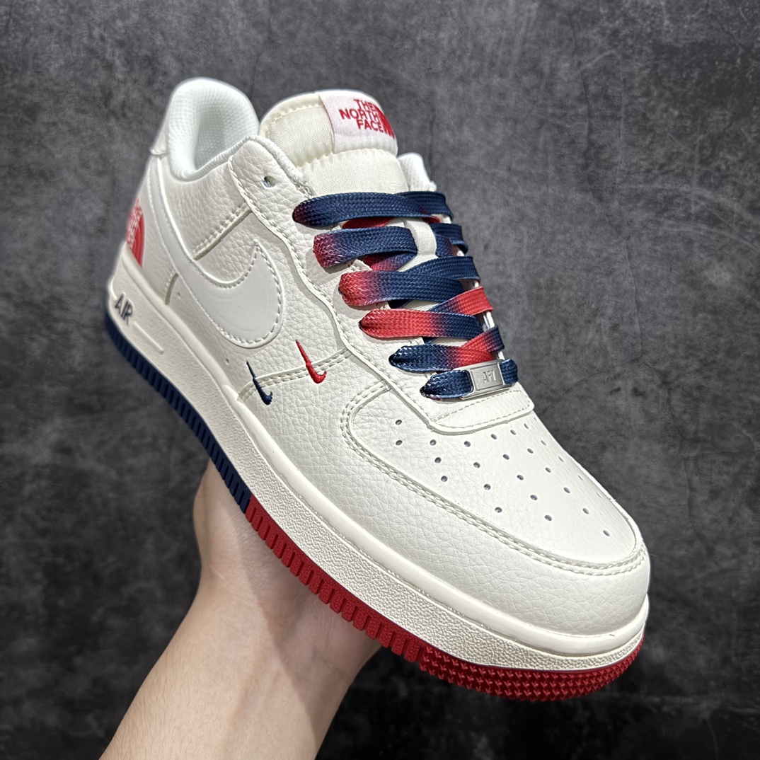 图片[3]-【公司级】海外限量发售NIke Air Force 1 \’07 Low “北面联名–米红蓝双勾”空军一号 低帮 运动鞋 休闲鞋 折边针车 工艺难度大 原楦头原纸板 原装鞋盒 定制五金配件 内置全掌气垫 原厂鞋底货号：XZ6188-010 Size：36 36.5 37.5 38 38.5 39 40 40.5 41 42 42.5 43 44 44.5 45 编码：HXS310320-鞋库