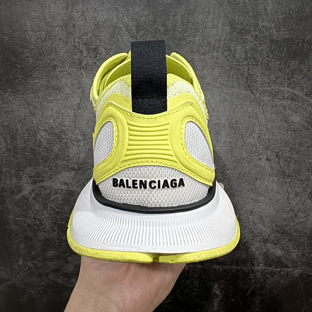 图片[4]-【XA版】巴黎世家BALENCIAGA Circuit Sneakers 环道系列低帮复古阔型底姥爹风潮流百搭休闲慢跑鞋 13代 灰黄色nn原厂原档案开发 原盒原标原厂组合底开模 采用原厂材料n所有细节做工全方位比对原鞋n从里到外一切百分百还原官方配置nn此代设计真真的打破了巴黎世家以往的风格路线 整体鞋身采用透气网面 纳米材料 加上轻度的做旧风格 脚感真真的超级轻盈 整体延续了运动鞋的设计流线 上脚轻盈舒适 相比于之前巴黎夸张的版型 真真的夏季运动跑步鞋  尺码：35-46全码出货 编码：DF370390-鞋库