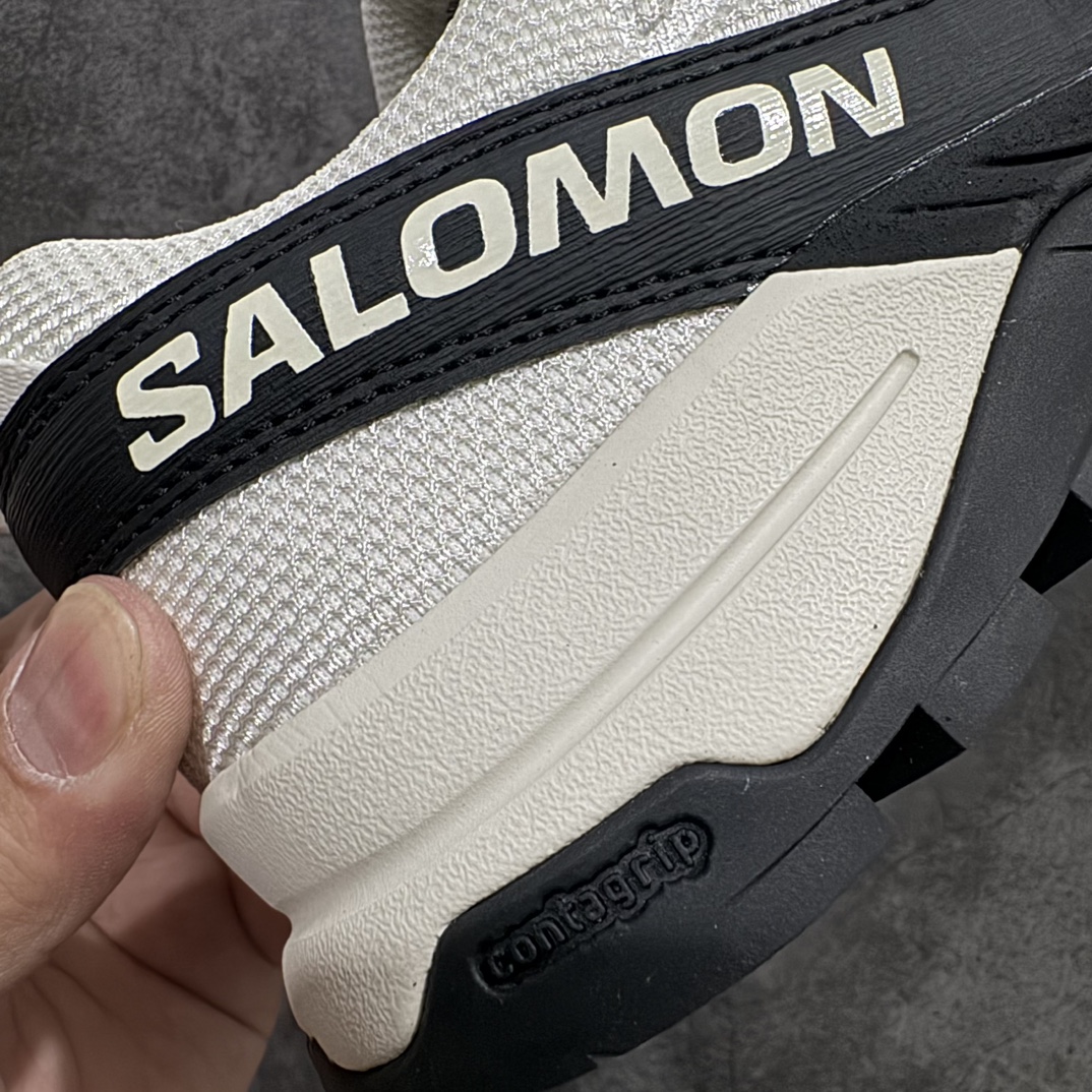 图片[3]-【绿X版】Salomon 𝐱 MM6 萨洛蒙联名马吉拉 X-Alp系列 情侣款户外休闲运动鞋nn原版购入开发 做货 这款由MM6全新演绎的X-AIp专注于其空气动力学的外观上，标志性白色与奶油色带来都市风格 鞋舌上的MM6 数字标志就像一枚手工印章，与SALOMON大胆而高科技的LOGO相得益彰 另一双则以纯粹的黑色打造，突出富质感的细节，标志性运动鞋被提炼为新的都市经典 为 SALOMON带来静谧气息 配送专柜精美包装 面料:   原版进口牛皮+透气网面 内里：原版进口透气网里 鞋底：原版开模防滑橡胶大底 底厚：4CMn Size: 36 36.5 37.5 38 38.5 39 40 440.5 41 42 42.5 43 44 44.5 45 46  编码：SL340360-鞋库