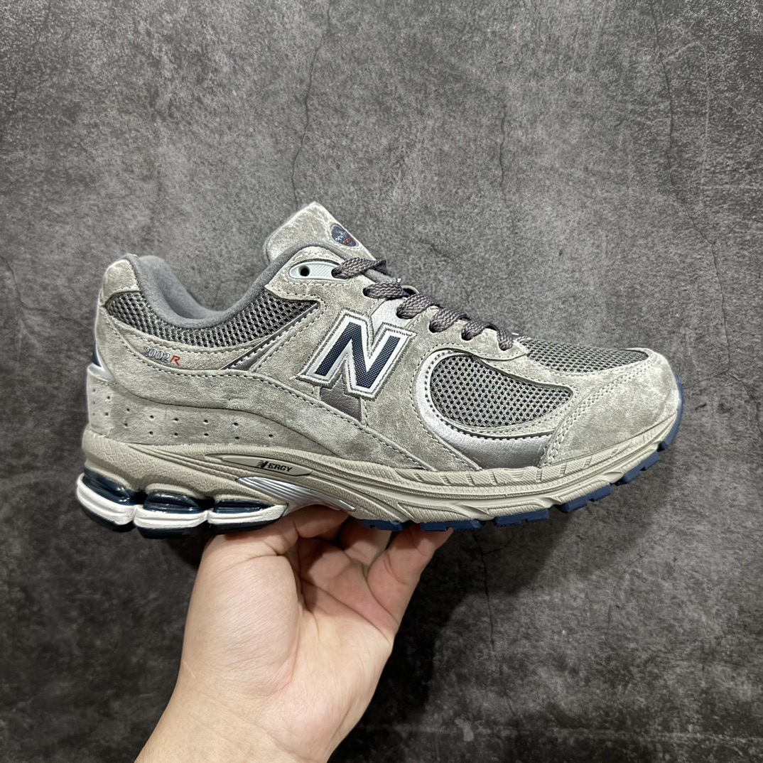 【纯原c版】NB New Balance ML2002RA 经典灰绿nn全新版本出货新配色陆续开发出货 品质很好  价格实惠n 全套原楦原纸板原厂数据开发 原厂网纱 原装进口皮料 正确绒感卡色 正确中底拉帮中底网布细节 一比一手工擦旧效果 冲裁组合 匠心打造 耗时两个月开发完成 工艺极其复杂难度可想而知 新开独立私模大底 全网唯一正确做旧组合大底 高端零售专供产物  尺码：36 37 37.5 38 38.5 39.5 40 40.5 41.5 42 42.5 43 44 44.5 45 45.5 46.5 编码：JP270290-鞋库