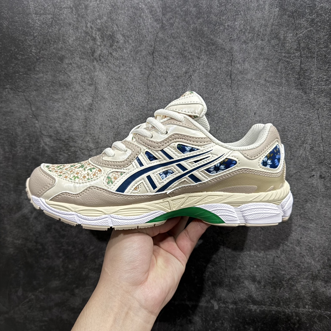 图片[2]-【公司级】Asics Gel-NYC复古单品 亚瑟士ASICSTIGER秋季新款休闲鞋 厚底街头运动休闲鞋nASICS亚瑟士推出全新GEL-NYC，彰显纽约都市活力n这次的新系列融入了多个版本GEL的经典设计风格，广受好评。其设计灵感来源于GEL-NIMBUS 3,GEL-MC PLUS V 和 GEL-CUMULUS 16 这些往日经典鞋款。GEL-NYC使用GEL-CUMULUS 16鞋款的鞋楦设计,展现了独特的现代化美学。鞋底采用了轻质发泡材料,并在后跟和前掌处采用了ASICS亚瑟士核心科技——GEL缓震胶,赋予鞋款强大的缓冲性能,提供了更柔软舒适的穿着体验。而在原有设计的启发之上,此次鞋款采用更贴合当今潮流趋势的材料和创新技术,展现出纽约充满活力的都市精神。 尺码：36-45 编码：AM250270-鞋库