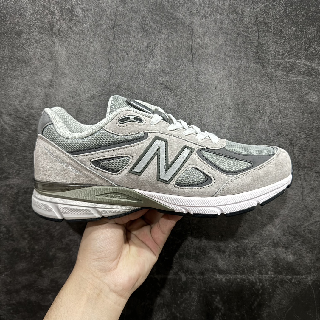 【公司级】New Balance in USA NB990V4美产血统复古运动跑步鞋 元祖灰 U990GL4n原厂紫光防伪标 独家4层组合大底 全新模具开发真半码 区分市面共模描漆货 采用质感上乘的麂皮结合透气网料制作 中底缓震上ENCAP 确保足部舒适度 配上逼格毒鉴定书‼️ 尺码：36 37 37.5 38 38.5 39.5 40 40.5 41.5 42 42.5 43 44 45 编码：XT270300-鞋库