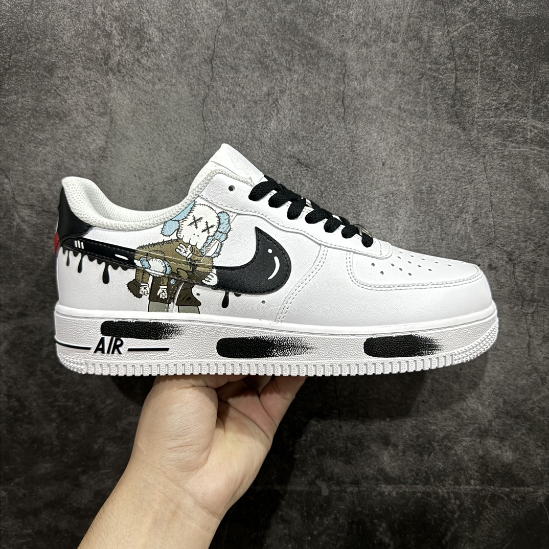 【公司级】官方爆款定制 Kaws×Nike Air Force 1 Low’07 小熊联名配色 空军一号低帮休闲板鞋 定制皮料 原厂3D打印 定制鞋盒 原楦原纸板 纯正空军版型 内置全掌气垫 货号：CW2288-111 Size：36 36.5 37.5 38 38.5 39 40 40.5 41 42 42.5 43 44 44.5 45 编码：LF310320-鞋库