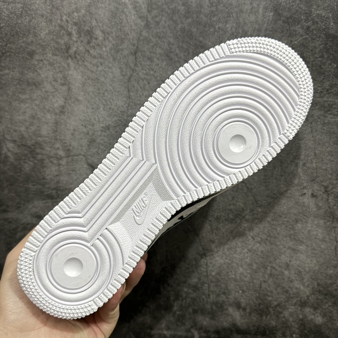 图片[9]-【公司级】官方爆款定制 Kaws×Nike Air Force 1 Low’07 小熊联名配色 空军一号低帮休闲板鞋 定制皮料 原厂3D打印 定制鞋盒 原楦原纸板 纯正空军版型 内置全掌气垫 货号：CW2288-111 Size：36 36.5 37.5 38 38.5 39 40 40.5 41 42 42.5 43 44 44.5 45 编码：LF310320-鞋库