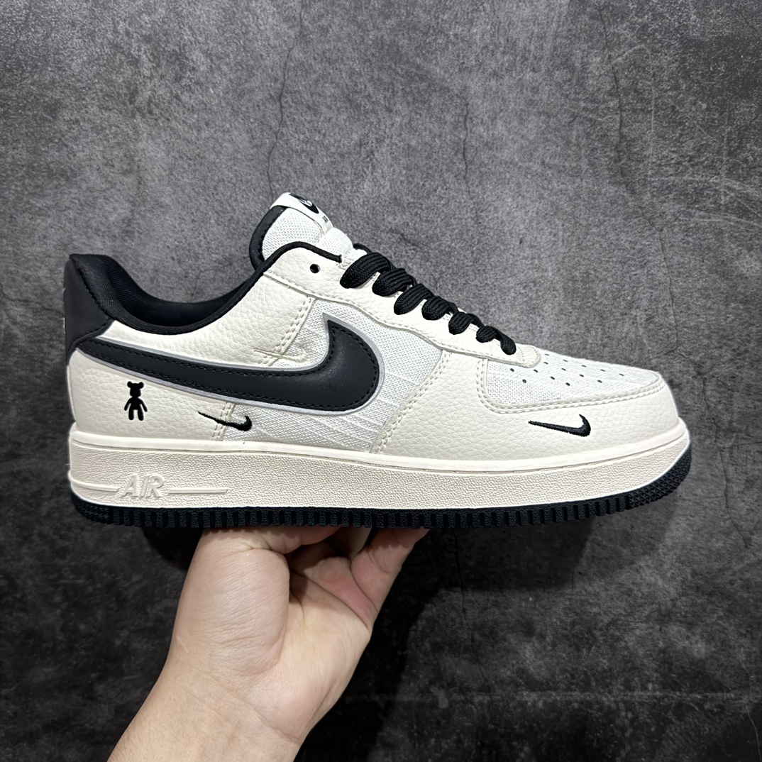 【公司级】海外限量发售NIke Air Force 1 \’07 Low “暴力熊联名–亚麻米黑”空军一号 低帮 运动鞋 休闲鞋 折边针车 工艺难度大 原楦头原纸板 原装鞋盒 定制五金配件 内置全掌气垫 原厂鞋底货号：KK1988-006 Size：36 36.5 37.5 38 38.5 39 40 40.5 41 42 42.5 43 44 44.5 45 编码：LF310320-鞋库