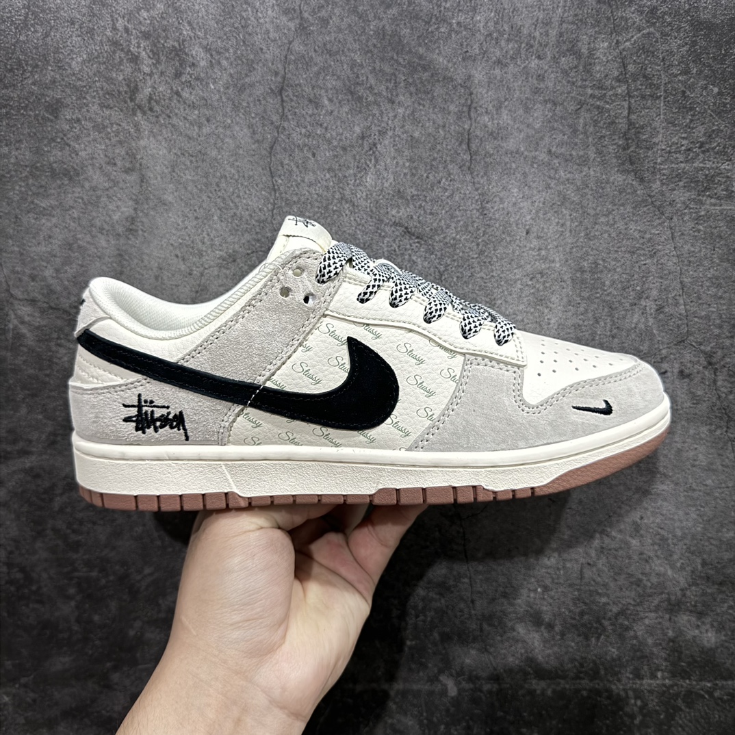 【定制版】Nike SB Dunk Low 斯图西联名n纯原大厂出品 极力推荐原装头层材料 独家版型蒸餾加工n帶來的是更好的视觉和脚感体验n大厂纯原品质出货 清洁度电绣工艺 皮料切割干净无任何毛边 细节完美 官方货号: CF3688 031 尺码：36 36.5 37.5 38 38.5 39 40 40.5 41 42 42.5 43 44 44.5 45 编码：HXS320340-鞋库