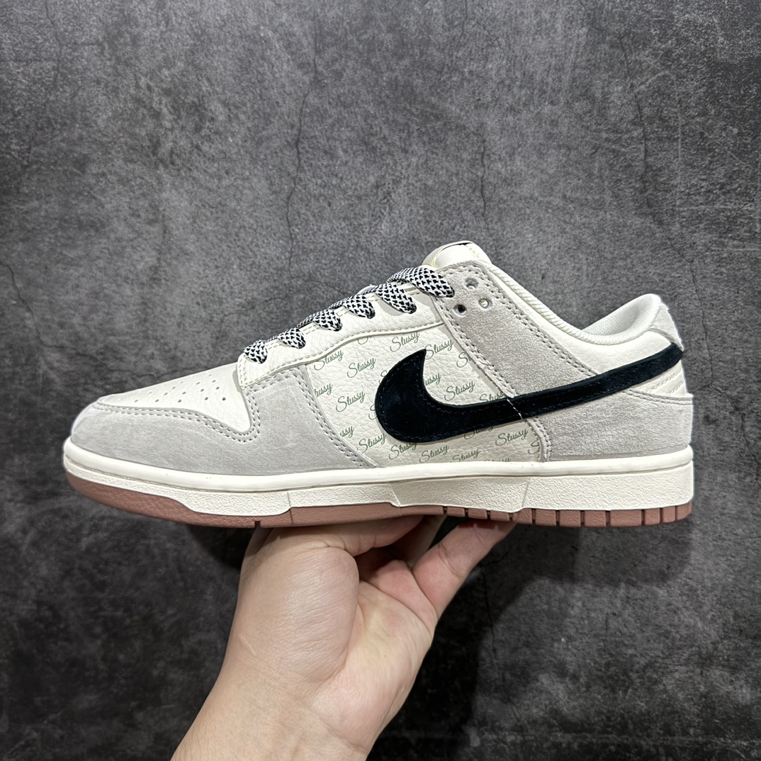 图片[2]-【定制版】Nike SB Dunk Low 斯图西联名n纯原大厂出品 极力推荐原装头层材料 独家版型蒸餾加工n帶來的是更好的视觉和脚感体验n大厂纯原品质出货 清洁度电绣工艺 皮料切割干净无任何毛边 细节完美 官方货号: CF3688 031 尺码：36 36.5 37.5 38 38.5 39 40 40.5 41 42 42.5 43 44 44.5 45 编码：HXS320340-鞋库