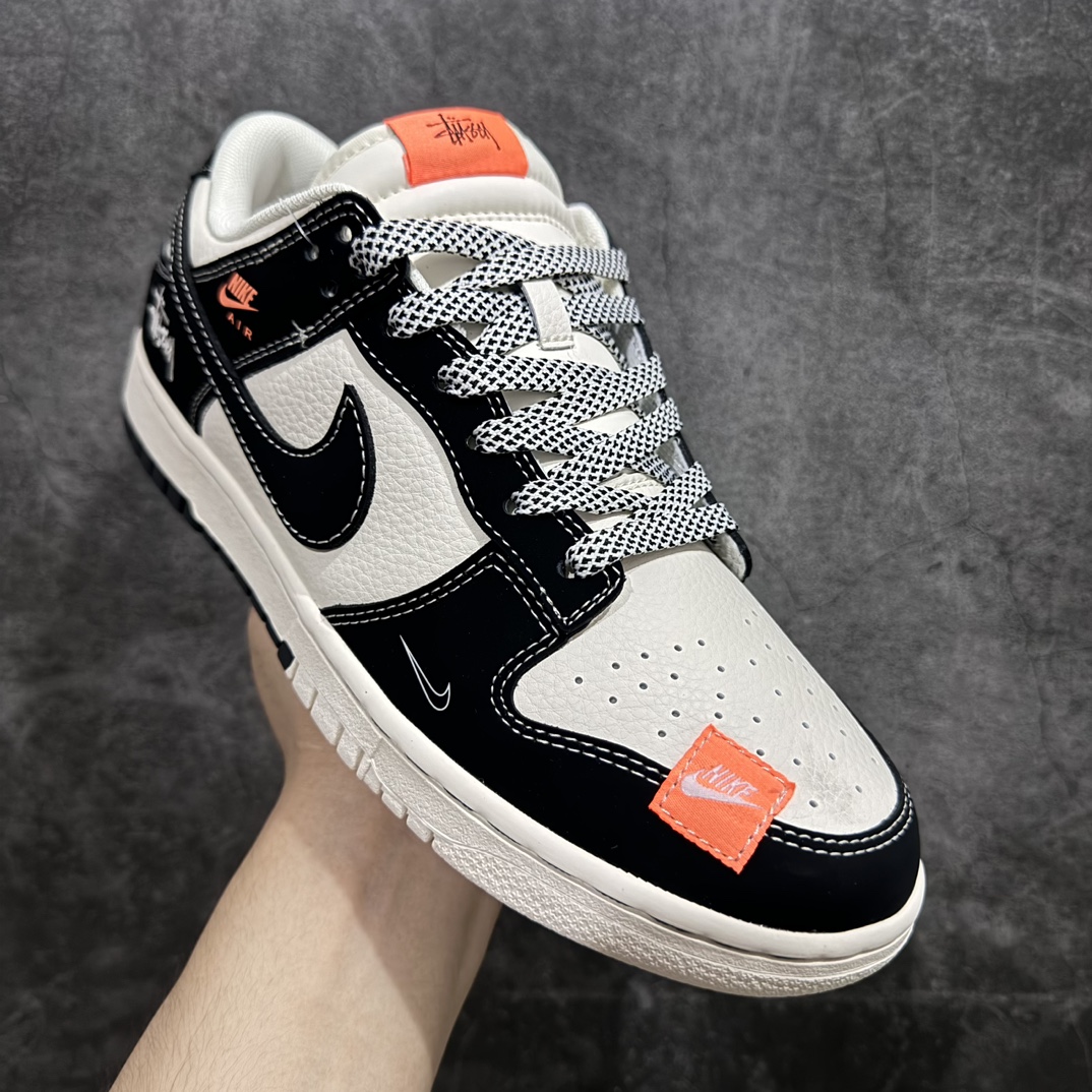 图片[3]-【定制版】Nike SB Dunk Low 斯图西联名n纯原大厂出品 极力推荐原装头层材料 独家版型蒸餾加工n帶來的是更好的视觉和脚感体验n大厂纯原品质出货 清洁度电绣工艺 皮料切割干净无任何毛边 细节完美 官方货号: MM1089 023 尺码：36 36.5 37.5 38 38.5 39 40 40.5 41 42 42.5 43 44 44.5 45 编码：HXS320340-鞋库