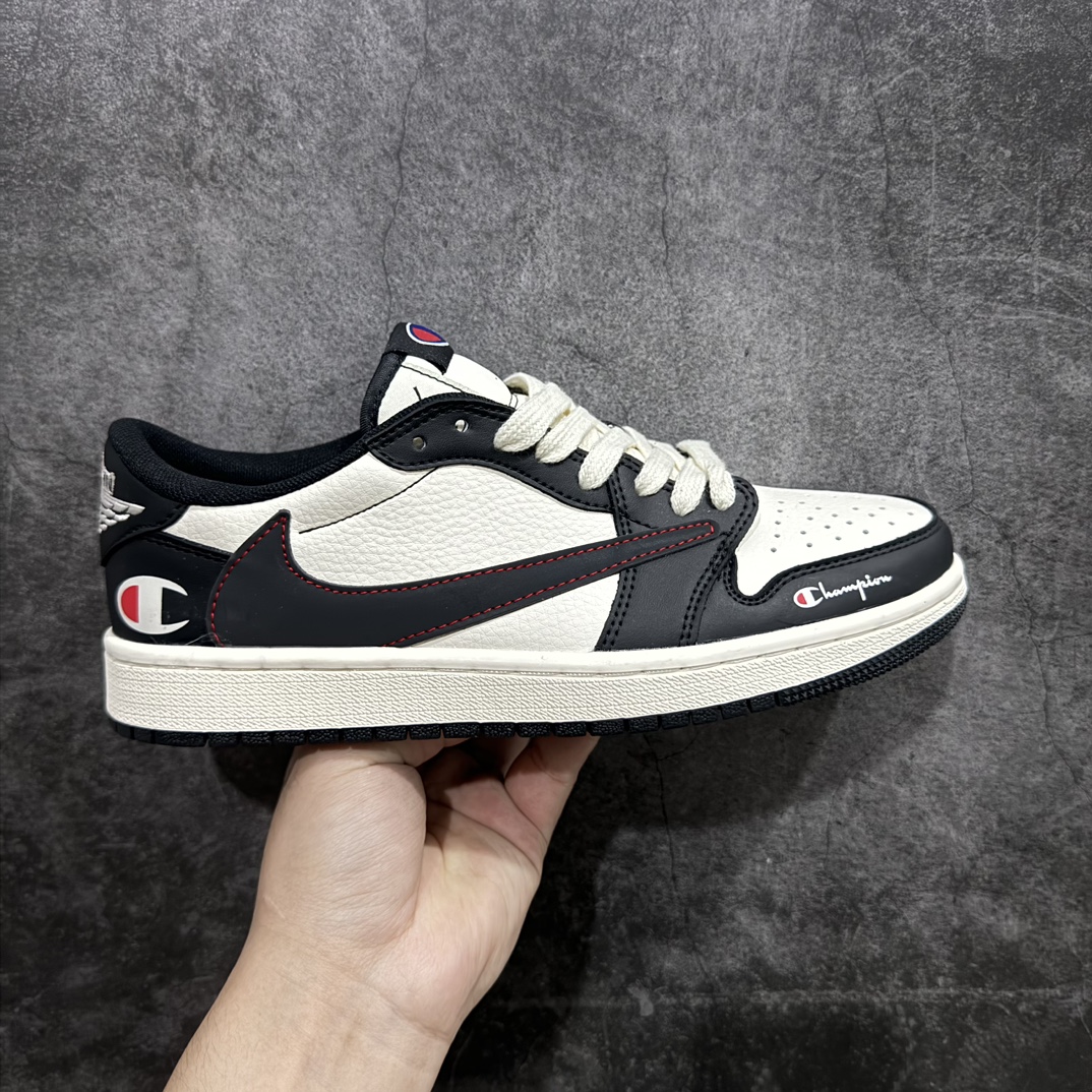 【定制版】Fragment x Travis Scott x 冠军nAir Jordan 1 Low 三方联名倒钩性价比原盒出货 全新的三方联名低帮倒钩鞋面延续了黑脚趾设计，整双鞋以全荔枝皮打造，腰身搭配白色「倒勾」，再点缀上Travis Scott 标志性的Logo，后跟处以藤原浩最拿手的蓝色为主色调，完善极具Fragment Design的白蓝黑设计风格，左右脚分别以Travis Scott鬼脸和乔丹飞翼加以修饰，彰显出三方联名的奢华格调。 官方货号：QY1188 121 Size：36 36.5 37.5 38 38.5 39 40 40.5 41 42 42.5 43 44 44.5 45   编码：CC280300-鞋库