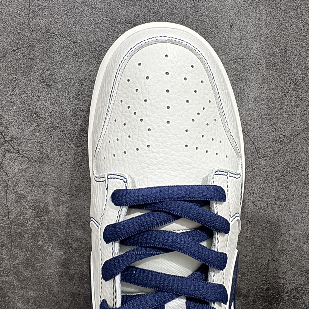 图片[5]-【定制版】Nike SB Dunk Low UN联名n纯原大厂出品 极力推荐n原装头层材料 独家版型蒸餾加工n帶來的是更好的视觉和脚感体验n大厂纯原品质出货 清洁度电绣工艺 皮料切割干净无任何毛边 细节完美n 货号: UN1697 611 尺码：36 36.5 37.5 38 38.5 39 40 40.5 41 42 42.5 43 44 44.5 45 编码：HXS320340-鞋库