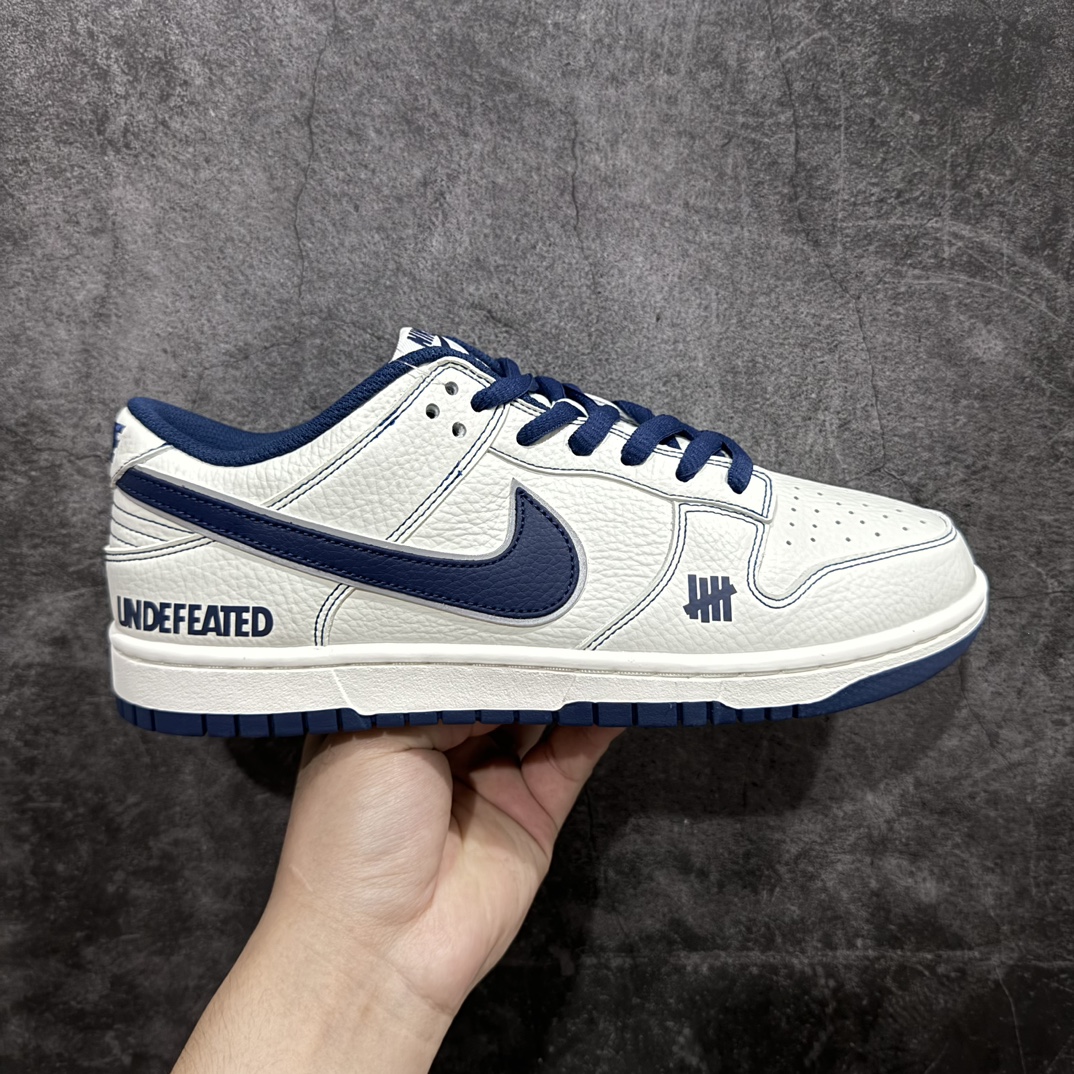 【定制版】Nike SB Dunk Low UN联名n纯原大厂出品 极力推荐n原装头层材料 独家版型蒸餾加工n帶來的是更好的视觉和脚感体验n大厂纯原品质出货 清洁度电绣工艺 皮料切割干净无任何毛边 细节完美n 货号: UN1697 611 尺码：36 36.5 37.5 38 38.5 39 40 40.5 41 42 42.5 43 44 44.5 45 编码：HXS320340-鞋库