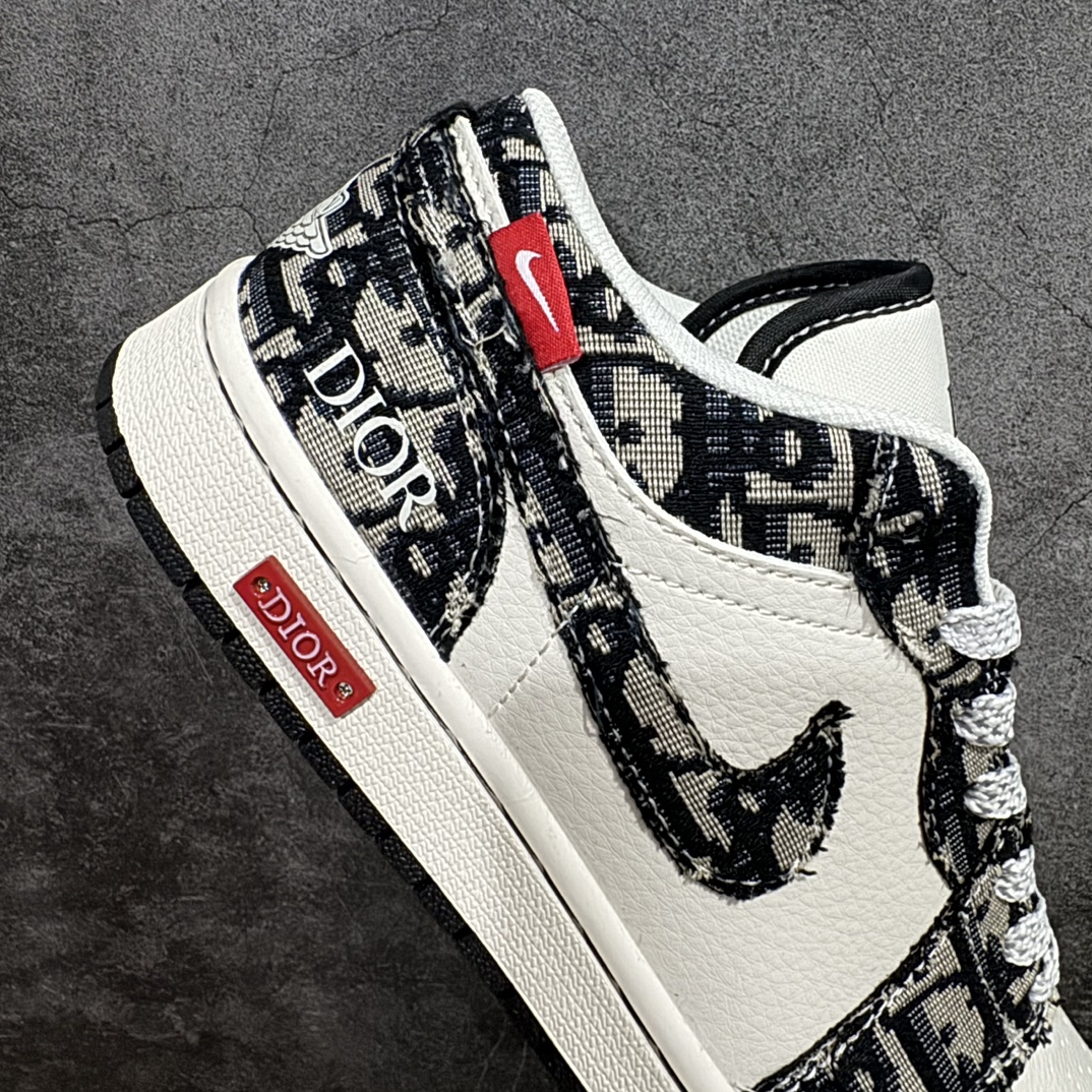 图片[7]-【定制版】Air Jordan 1 Low AJ1 乔1 迪奥联名-白黑红标 高端定制 低帮复古篮球鞋rn#定制鞋盒 大厂纯原品质出货 超高清洁度 皮料切割干净无任何毛边 细节完美货号：SJ9950-036r 尺码：36 36.5 37.5 38 38.5 39 40 40.5 41 42 42.5 43 44 44.5 45  编码：HXS320340-鞋库