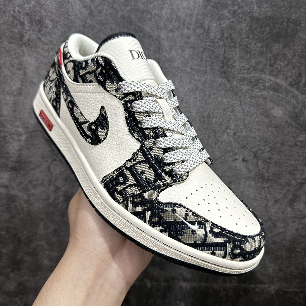 图片[3]-【定制版】Air Jordan 1 Low AJ1 乔1 迪奥联名-白黑红标 高端定制 低帮复古篮球鞋rn#定制鞋盒 大厂纯原品质出货 超高清洁度 皮料切割干净无任何毛边 细节完美货号：SJ9950-036r 尺码：36 36.5 37.5 38 38.5 39 40 40.5 41 42 42.5 43 44 44.5 45  编码：HXS320340-鞋库