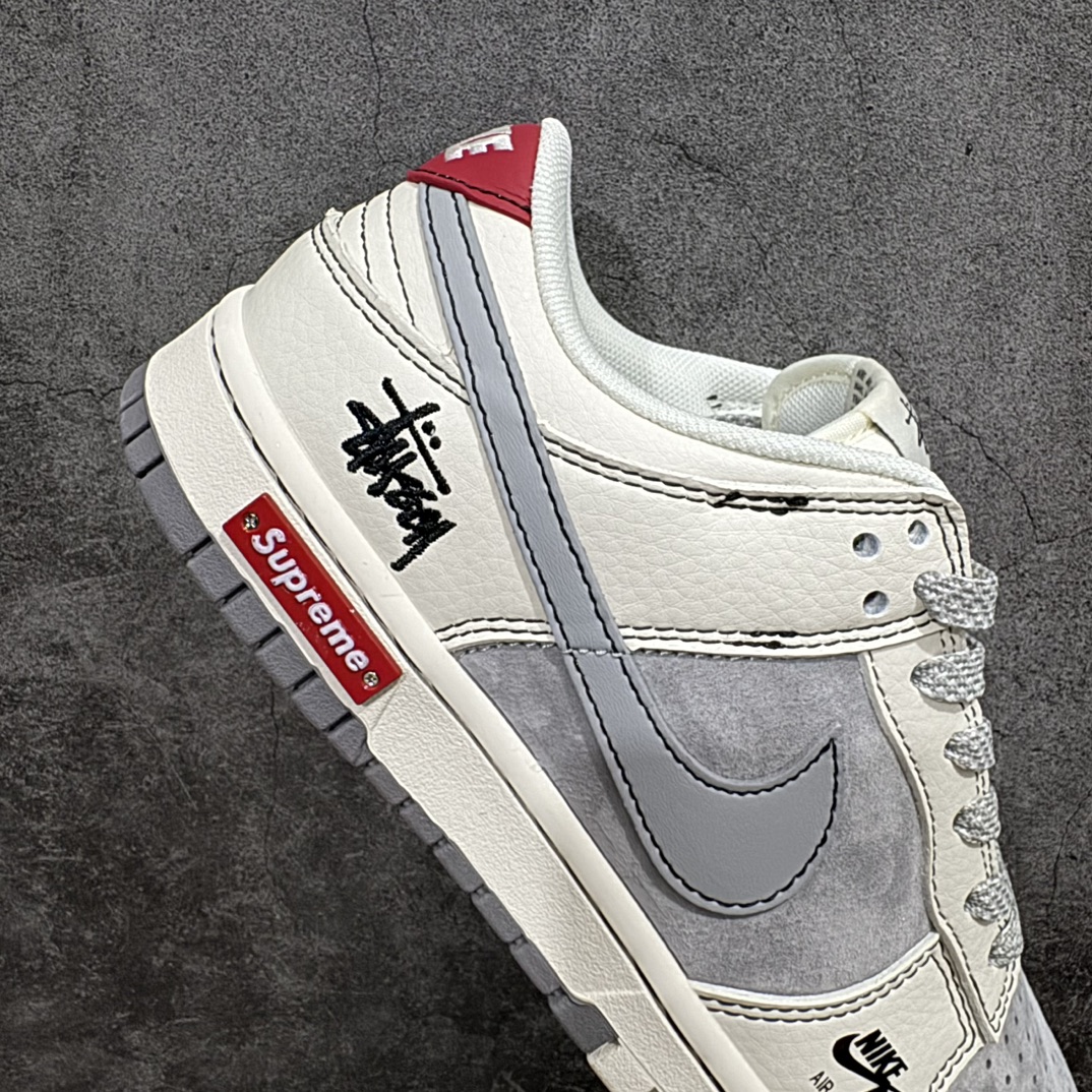 图片[7]-【定制版】Nk SB Dunk Low 斯图西联名-灰白浅灰勾 周年高端定制 低帮休闲板鞋rn#定制鞋盒 大厂纯原品质出货 超高清洁度 皮料切割干净无任何毛边 细节完美r 货号：SJ2068-302 尺码：36 36.5 37.5 38 38.5 39 40 40.5 41 42 42.5 43 44 44.5 45  编码：HXS320340-鞋库