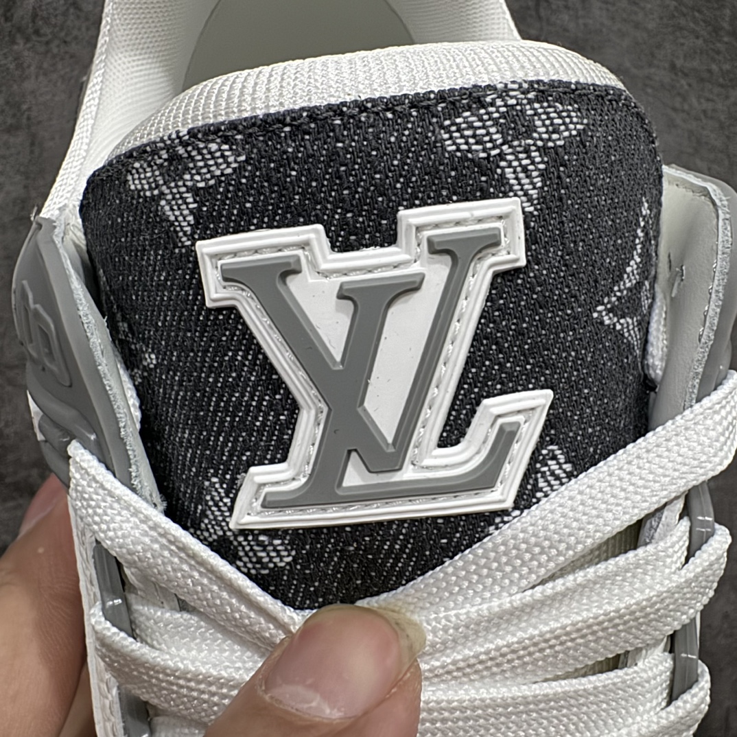 图片[7]-【佛山顶级超A版】Louis Vuitton LV Trainer系列本地仓库现货 当天可取n灰白牛仔 私人订单 专柜混卖零售专供n所有配色均为购买原版复刻n整体版型 皮料 市场独一无二后跟版型都可以自行对比[机智]吊打市场所有货n怒甩十条街，欢迎拿市场各大工厂的货来对比！n鞋舌烫金超正 压印程度秒杀市面90%以上的高端货n新配色陆续开发出货  尺码：39-45   编码：T1520550-鞋库