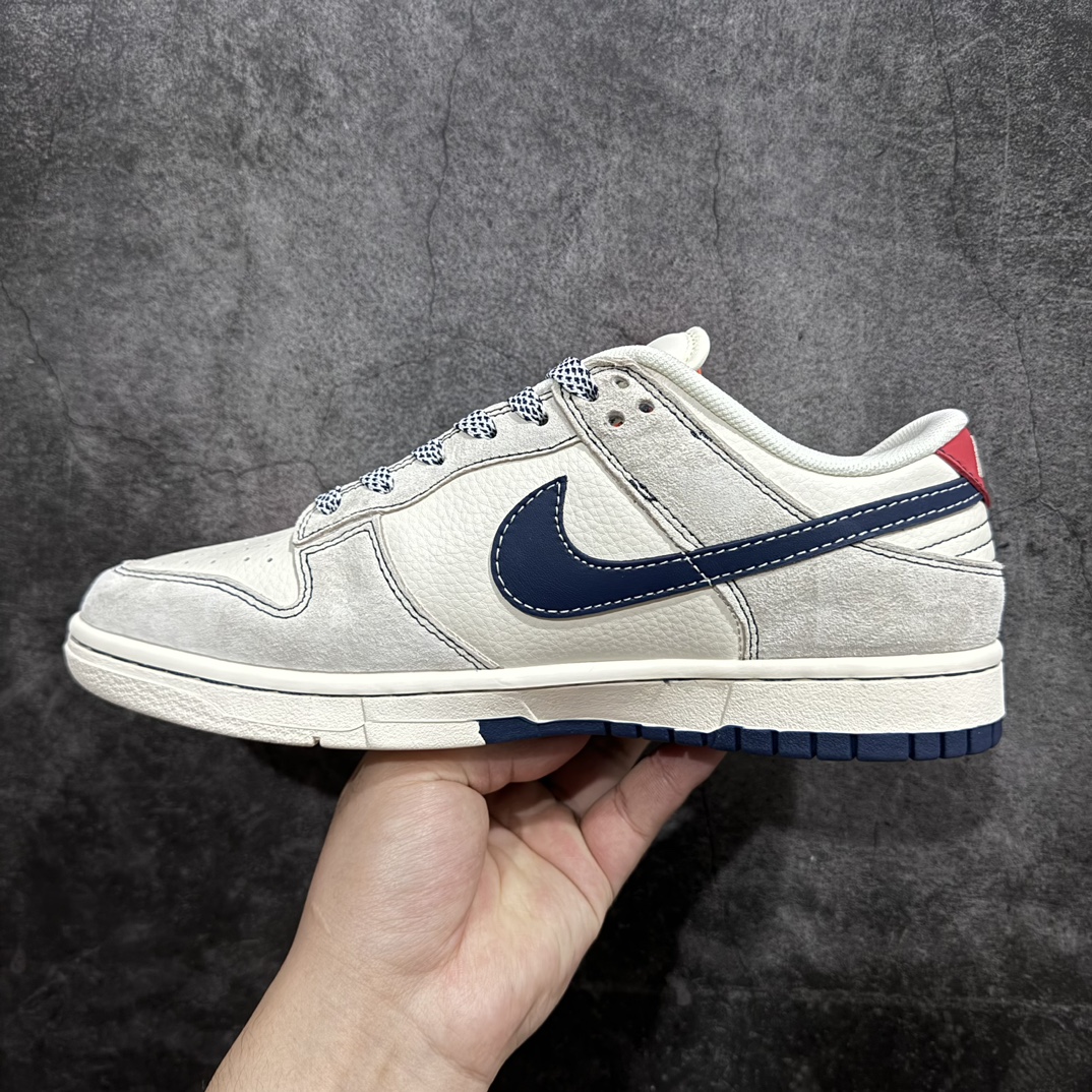 图片[2]-【定制版】Nk SB Dunk Low 斯图西联名-贴布灰白深蓝勾 周年高端定制 低帮休闲板鞋 MM1089-025rn#定制鞋盒 大厂纯原品质出货 超高清洁度 皮料切割干净无任何毛边 细节完美 r 尺码：36 36.5 37.5 38 38.5 39 40 40.5 41 42 42.5 43 44 44.5 45 编码：HXS320340-鞋库