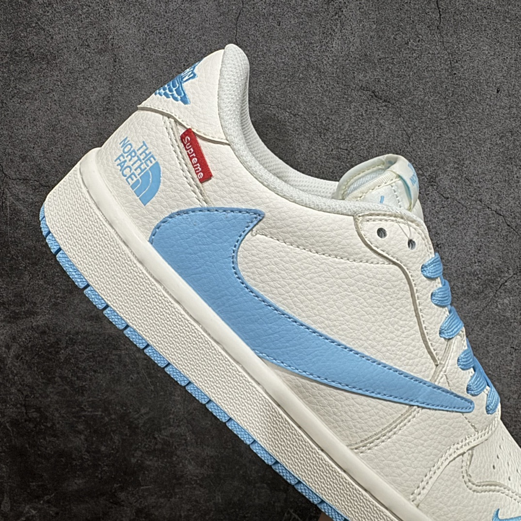 图片[7]-【定制版】Travis Scott x Fragment Design x Air Jordan 1 Low OG SP AJ1 乔1 Supreme北面联名-米白水蓝 低帮文化休闲板鞋 DIY1688-002rn#多方联名合作融合了Travis Scott 独特的音乐风格，藤原浩个性的设计风格以及Jordan品牌的经典元素 使其成为一双具有独特身份和价值的鞋子 清新而立体的外观加上联名标识更突出了其独特身份 这种配色方案显示出活力和时尚感 在视觉上引人注目  鞋身的质感和细腻的细节处理使其显得高端而格调十足  这款“倒钩”联名是设计与创意完美结合  融合多方的个性风格是一款备受瞩目的潮流鞋款r 尺码：36 36.5 37.5 38 38.5 39 40 40.5 41 42 42.5 43 44 44.5 45 编码：HXS320340-鞋库