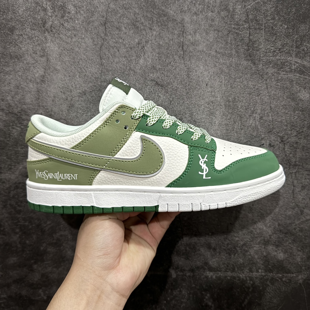 【定制版】Nk SB Dunk Low 圣罗兰系列-白绿绿勾 周年高端定制 低帮休闲板鞋 GF2409-170rn#定制鞋盒 大厂纯原品质出货 超高清洁度 皮料切割干净无任何毛边 细节完美 r 尺码：36 36.5 37.5 38 38.5 39 40 40.5 41 42 42.5 43 44 44.5 45  编码：HXS320340-鞋库