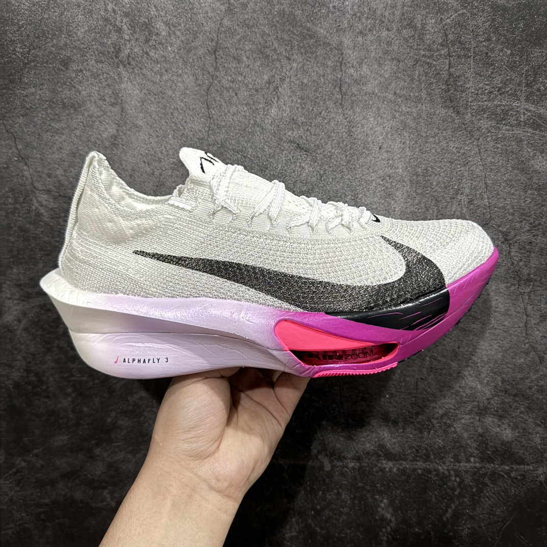 【正确刷漆版】Nk Zoom VaporFly Next% 3 \”Prototype\” 2024年全新超级马拉松跑鞋 FD8311-100rnn配件齐 有配防尘布袋n正确大底刷漆（鞋底部分黑色刷漆有裂纹）n鞋款搭载两个Airzoom缓震配置，全掌型碳纤维板，缔造出色推进感；中底ZoomX 泡绵从后跟延伸至鞋头，超强回弹性r 尺码：36 36.5 37.5 38 38.5 39 40 40.5 41 42 42.5 43 44 44.5 45 46 47.5 编码：XZ320350-鞋库