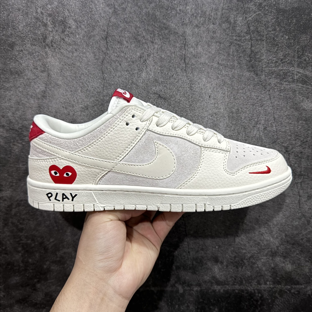 【定制版】Nk SB Dunk Low 川久保玲联名-猪八米白勾 周年高端定制 低帮休闲板鞋 KK1333-004rn#定制鞋盒 大厂纯原品质出货 超高清洁度 皮料切割干净无任何毛边 细节完美 r 尺码：36 36.5 37.5 38 38.5 39 40 40.5 41 42 42.5 43 44 44.5 45 编码：HXS320340-鞋库