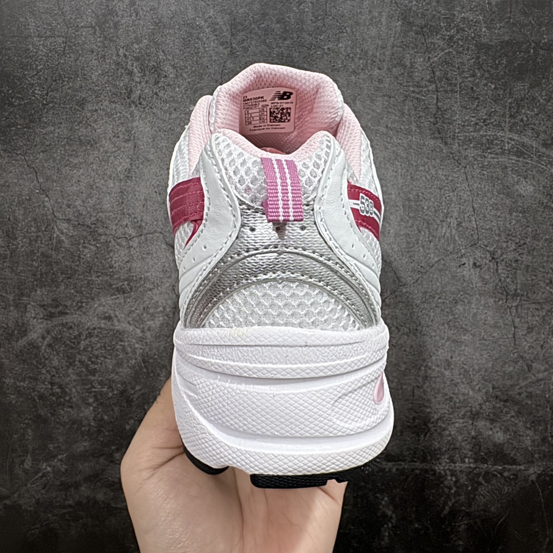 图片[4]-【K版纯原】New Balance 530 NB530 男女休闲慢跑鞋 MR530PK 白粉nn纯原工厂出品 高清洁度和品质n配套商长期套现长期补货 全新货品正常出厂触屏不到的单价 超级跑量款全套原楦原纸板原厂数据开发 进口三明治网面原装进口翻毛皮料正确绒感卡色 正确中底拉帮中底网布细节 采用轻质牛剖革拼接透气网眼衬垫织物鞋面材质 T-Beam大底提供足步弓支撑 保持步态稳定 后跟搭载外露缓震胶 鞋身整体以各种深浅不一的灰色覆盖 鞋头以淡蓝色调装饰 网眼衬垫通过不规律的色块实现做旧的美感 泛黄的鞋底更是进一步增添了复古气息  尺码：36 37 37.5 38 38.5 39.5 40 40.5 41.5 42 42.5 43 44 44.5 45 编码：HXS220240-鞋库