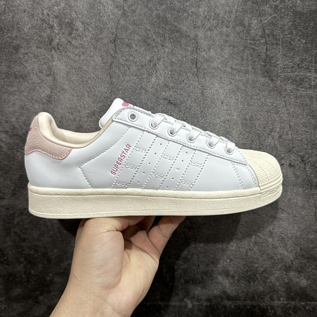 【公司级】阿迪达斯 ADIDAS SUPERSTAR 三叶草☘️经典贝壳头系列 双鞋带 新款休闲板鞋潮流女士运动鞋 。n鞋面皮革材质 标志性的贝壳鞋头，锯齿三条纹，简约的线条。就连版型和比例，都在向1982年的鞋款致敬。可谓“形神兼备”的复刻。无论在哪，无论去哪，你或许都需要这样一双既舒适又时尚的鞋。1970年问世于篮球场的adidas Superstar，集舒适与时尚于一身。这款经典鞋，缀低调图案，灵感源自公共交通地图。设计简约，旨在伴你出行。心动不如行动，系好鞋带，出发吧。 货号：IF1802n码数：35-40含半码 编码：XN200220-鞋库