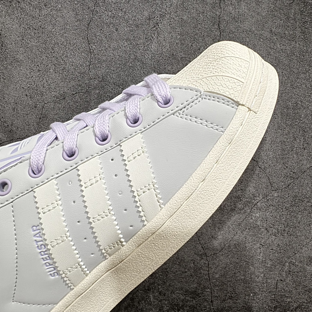 图片[6]-【公司级】阿迪达斯 ADIDAS SUPERSTAR 三叶草☘️经典贝壳头系列 双鞋带 新款休闲板鞋潮流女士运动鞋 。n鞋面皮革材质 标志性的贝壳鞋头，锯齿三条纹，简约的线条。就连版型和比例，都在向1982年的鞋款致敬。可谓“形神兼备”的复刻。无论在哪，无论去哪，你或许都需要这样一双既舒适又时尚的鞋。1970年问世于篮球场的adidas Superstar，集舒适与时尚于一身。这款经典鞋，缀低调图案，灵感源自公共交通地图。设计简约，旨在伴你出行。心动不如行动，系好鞋带，出发吧。 货号：IF1804n码数：35-40含半码 编码：XN200220-鞋库