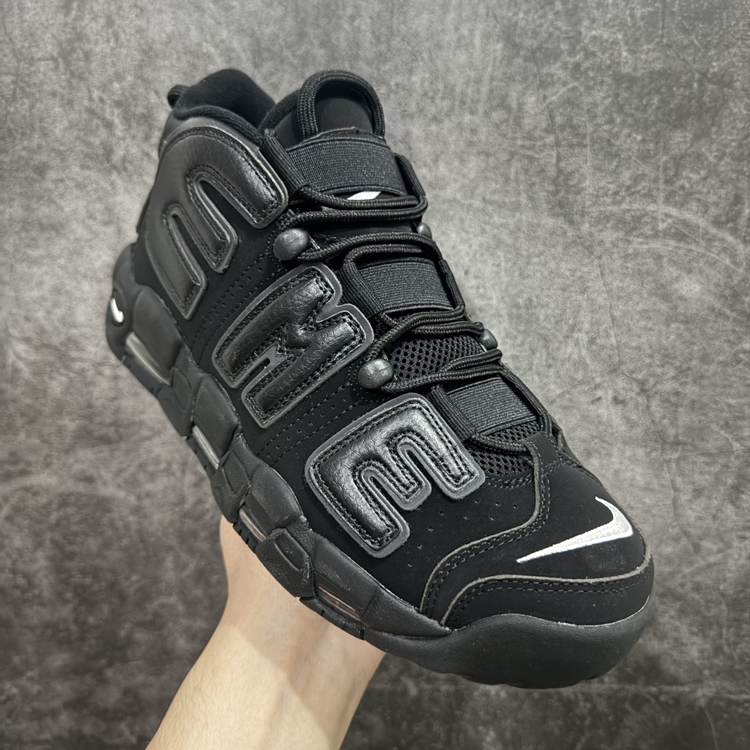 图片[3]-【CK纯原】Supreme x NK Air More Uptempo 联名款皮蓬大Air复古文化篮球鞋 纯黑 920092-001nnNK更给予了 Supreme 最大的设计自由度 它看起来就像是在AirMoreUptempo 进行了改造 将元年鞋面出现的两侧的大“AIR”字样改成了反光 SUPREME 字样去呈现 同时搭配以白色Swoosh和 Air-Sole气垫大底 让整双鞋一跃成为更切合到 Supreme 街头造型 SIZE：36 36.5 37.5 38 38.5 39 40 40.5 41 42 42.5 43 44 44.5 45 46 编码：CK210230-鞋库