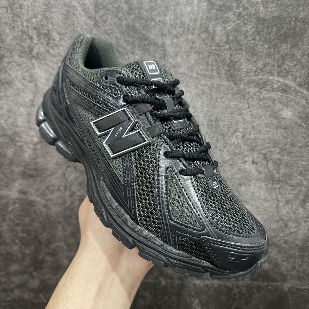 图片[3]-【纯原版】NB新百伦New Balance M1906R  M1906RJB 系列复古老爹风休闲运动慢跑鞋采用轻质牛剖革拼接透气网眼衬垫织物鞋面材质#T-Beam大底提供足步弓支撑，保持步态稳定#后跟搭载外露缓震胶 鞋身整体以各种深浅不一的灰色覆盖，鞋头以淡蓝色调装饰，网眼衬垫通过不规律的色块实现做旧的美感，泛黄的鞋底更是进一步增添了复古气息。 尺码：36 37 37.5 38 38.5 39.5 40 40.5 41.5 42 42.5 43 44 45 46.5 编码：JP260280-鞋库