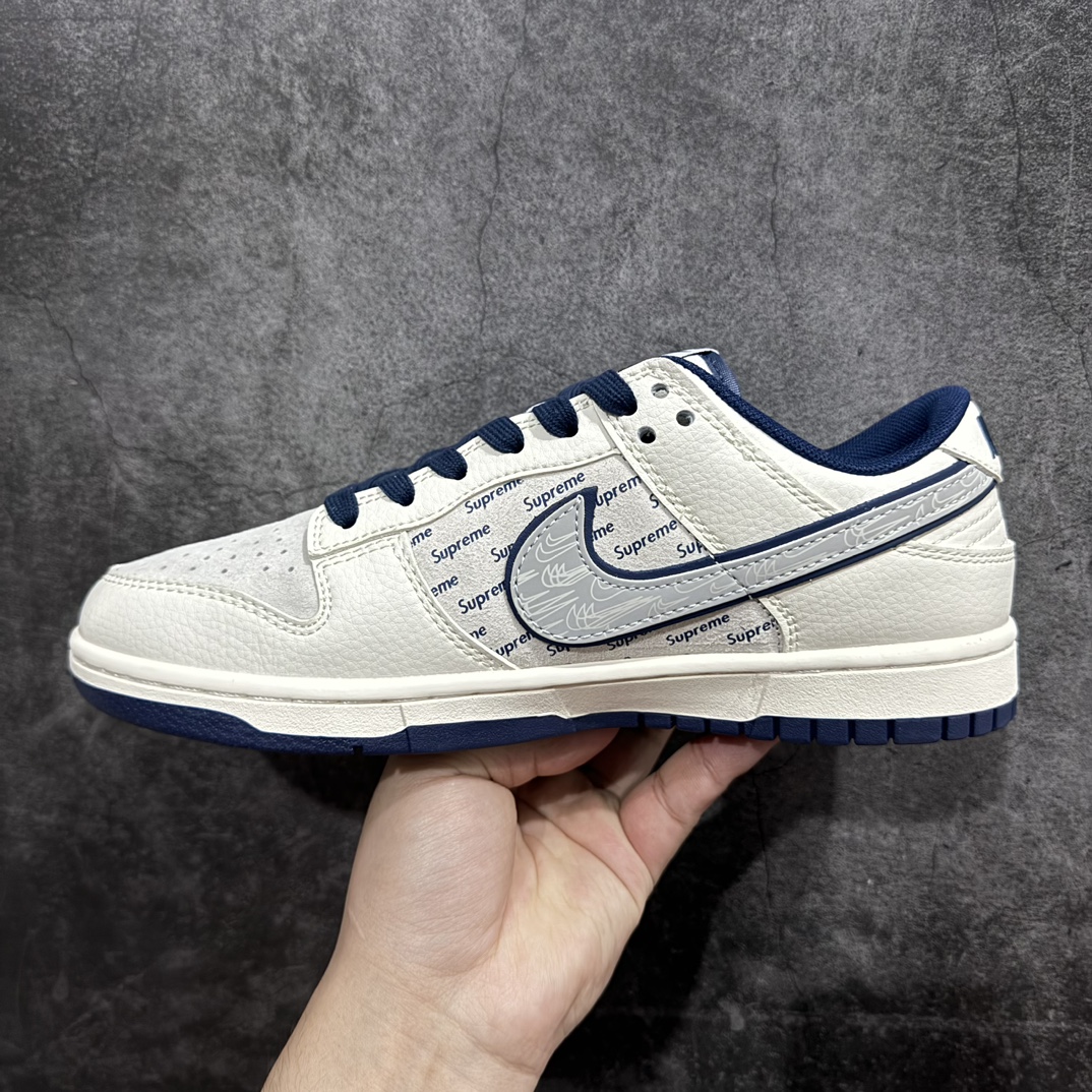 图片[2]-【定制版】Nike SB Dunk Low Supreme联名n纯原大厂出品 极力推荐原装头层材料 独家版型蒸餾加工n帶來的是更好的视觉和脚感体验n大厂纯原品质出货 清洁度电绣工艺 皮料切割干净无任何毛边 细节完美 官方货号: XX2025 288 尺码：36 36.5 37.5 38 38.5 39 40 40.5 41 42 42.5 43 44 44.5 45 编码：HXS320340-鞋库