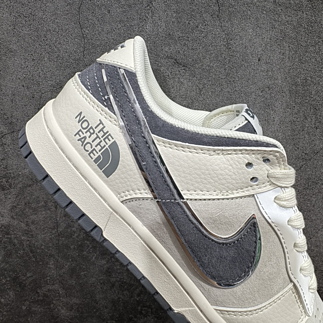 图片[7]-【定制版】Nike SB Dunk Low x CDG x The North Face 米灰小钩n纯原大厂出品 极力推荐n原装头层材料 独家版型蒸餾加工n帶來的是更好的视觉和脚感体验n大厂纯原品质出货 清洁度 电绣工艺皮料切割干净无任何毛边 细节完美 官方货号：DQ1098 513 尺码：36 36.5 37.5 38 38.5 39 40 40.5 41 42 42.5 43 44 44.5 45  编码：HXS340360-鞋库