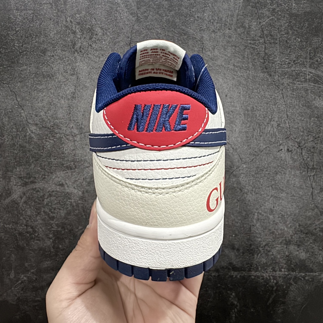 图片[4]-【定制版】NIKE SB Dunk Low x GUCCI 古驰米白蓝红小钩n性价比天花板 极力推荐n原装头层材料 独家版型蒸餾加工n帶來的是更好的视觉和脚感体验n大厂纯原品质出货 清洁度 电绣工艺皮料切割干净无任何毛边 细节完美官方货号：XY1688 003 尺码：36 36.5 37.5 38 38.5 39 40 40.5 41 42 42.5 43 44 44.5 45 编码：FS230250-鞋库