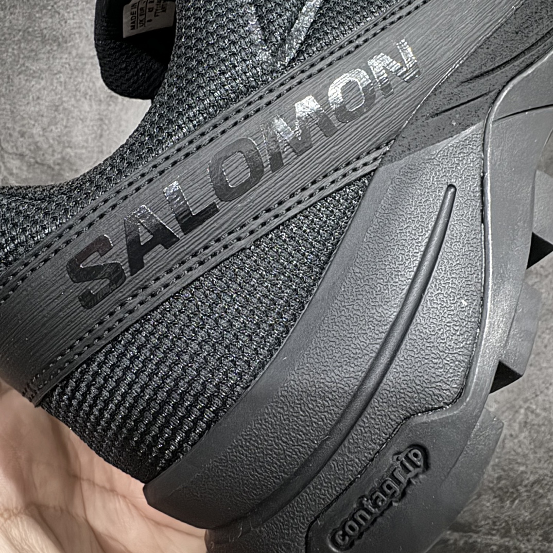 图片[2]-【绿X版】Salomon 𝐱 MM6 萨洛蒙联名马吉拉 X-Alp系列 情侣款户外休闲运动鞋nn原版购入开发 做货 这款由MM6全新演绎的X-AIp专注于其空气动力学的外观上，标志性白色与奶油色带来都市风格 鞋舌上的MM6 数字标志就像一枚手工印章，与SALOMON大胆而高科技的LOGO相得益彰 另一双则以纯粹的黑色打造，突出富质感的细节，标志性运动鞋被提炼为新的都市经典 为 SALOMON带来静谧气息 配送专柜精美包装 面料:   原版进口牛皮+透气网面 内里：原版进口透气网里 鞋底：原版开模防滑橡胶大底 底厚：4CMn Size: 36 36.5 37.5 38 38.5 39 40 440.5 41 42 42.5 43 44 44.5 45 46  编码：SL340360-鞋库