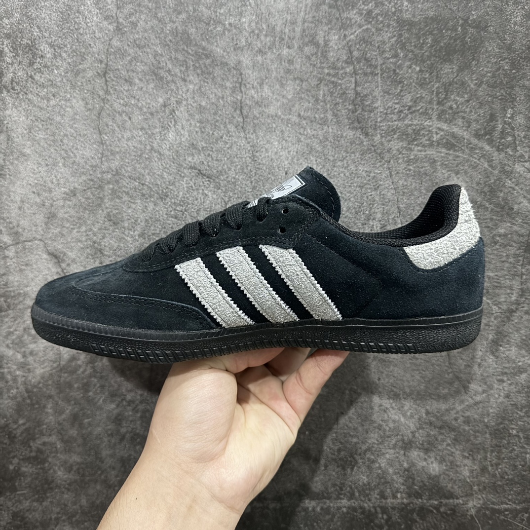 纯原版AdidasSambaOG复古桑巴板鞋纯原大厂出品市面最顶级品质没有之一！此版鞋身全部采用进口原厂