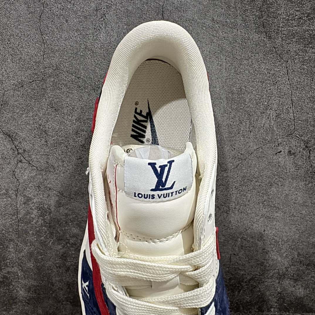 图片[8]-【定制版】Travis Scott x Fragment Design x Air Jordan 1 Low OG SP AJ1 乔1 LV宝蓝红 低帮文化休闲板鞋 YQ2088-670 #多方联名合作融合了Travis Scott 独特的音乐风格，藤原浩个性的设计风格以及Jordan品牌的经典元素 使其成为一双具有独特身份和价值的鞋子 清新而立体的外观加上联名标识更突出了其独特身份 这种配色方案显示出活力和时尚感 在视觉上引人注目 鞋身的质感和细腻的细节处理使其显得高端而格调十足 这款“倒钩”联名是设计与创意完美结合 融合多方的个性风格是一款备受瞩目的潮流鞋款  尺码：36-45（半） 编码：HXS260380-鞋库