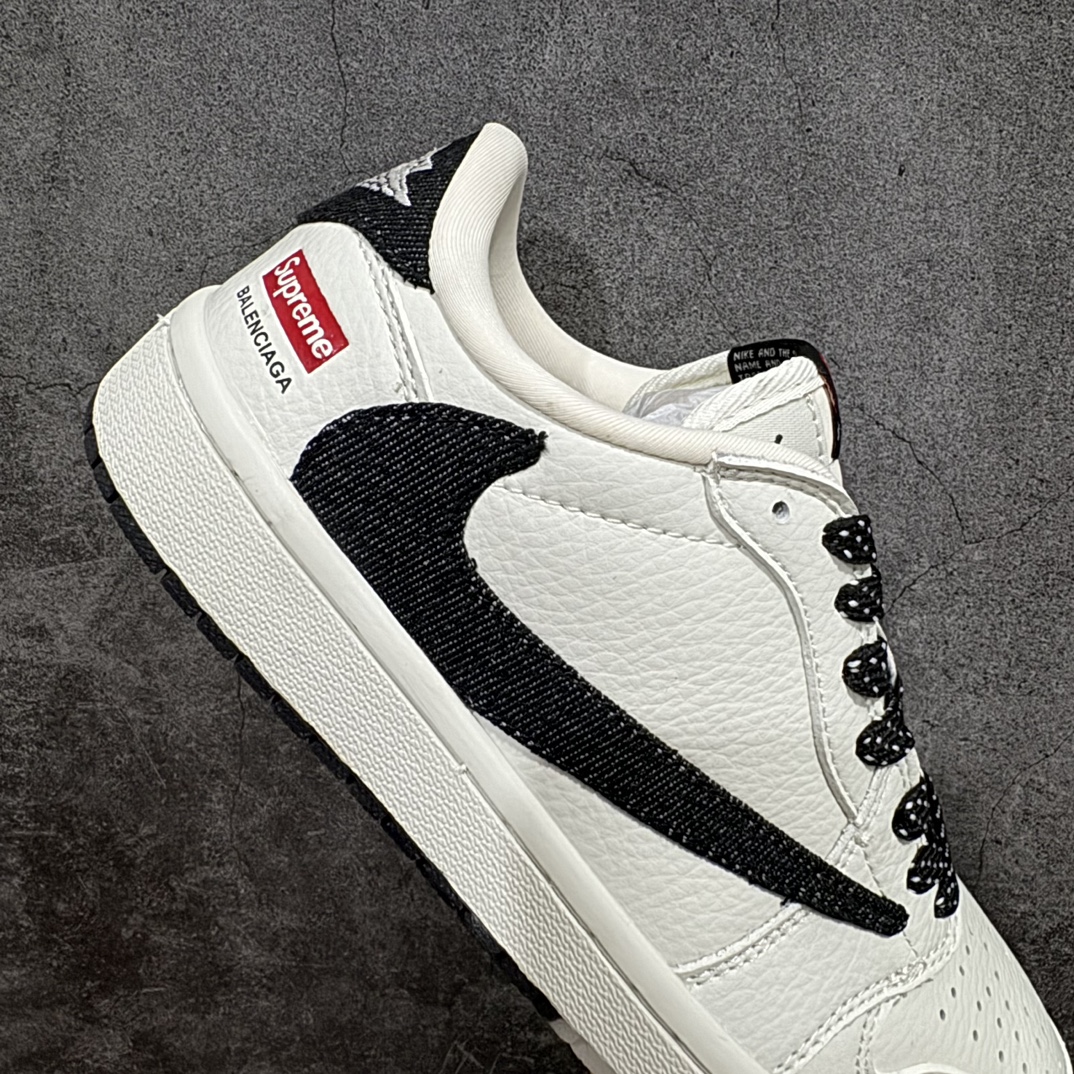 图片[7]-【定制版】Travis Scott x Fragment Design x Air Jordan 1 Low OG SP AJ1 乔1 Supreme联名-米黑牛仔双拼 低帮文化休闲板鞋 JH6088-704rn#多方联名合作融合了Travis Scott 独特的音乐风格，藤原浩个性的设计风格以及Jordan品牌的经典元素 使其成为一双具有独特身份和价值的鞋子 清新而立体的外观加上联名标识更突出了其独特身份 这种配色方案显示出活力和时尚感 在视觉上引人注目  鞋身的质感和细腻的细节处理使其显得高端而格调十足  这款“倒钩”联名是设计与创意完美结合  融合多方的个性风格是一款备受瞩目的潮流鞋款r 尺码：36 36.5 37.5 38 38.5 39 40 40.5 41 42 42.5 43 44 44.5 45  编码：HXS320340-鞋库